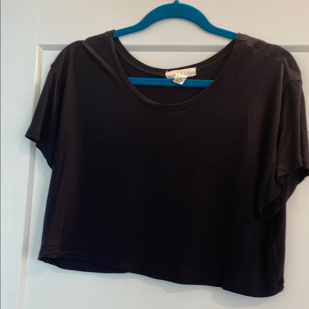 Black Short Sleeve Crop Tee